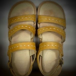 sunflower Frye Hobart 3 Band Sandals